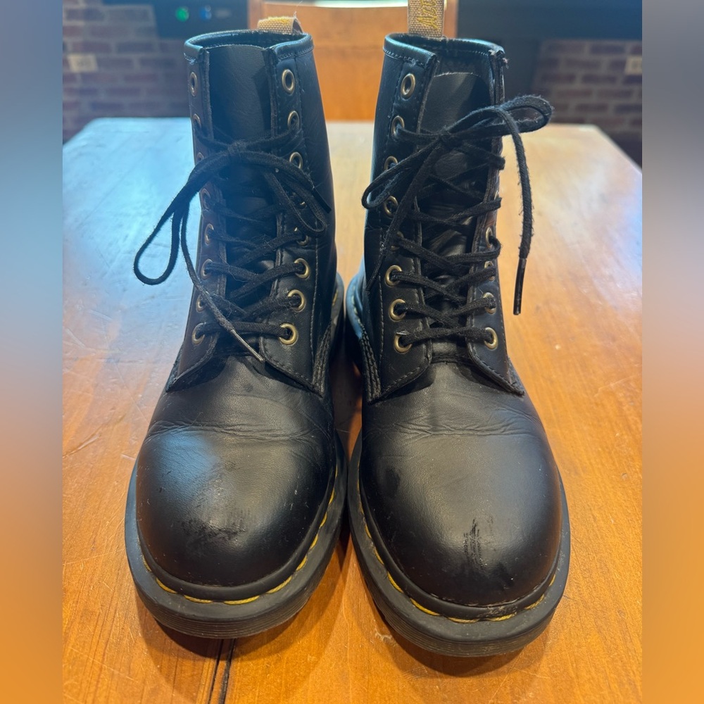 DR MARTENS - The Original - size 6